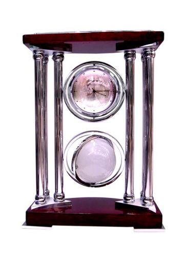 Настольный сувенир с часами и стеклянным глобусом