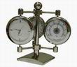Настольный сувенир с часами. термометром. гигрометром