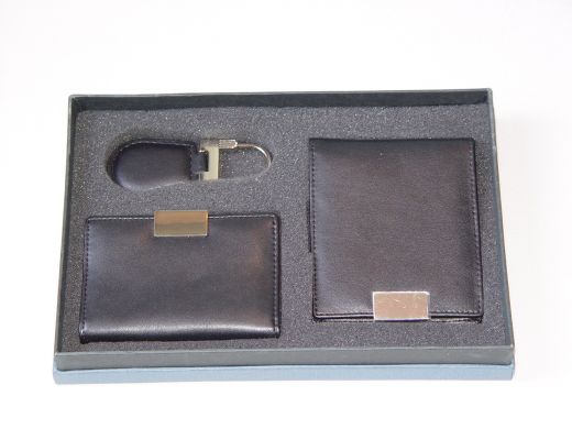 Подарочный набор (2 бумажника, брелок)
