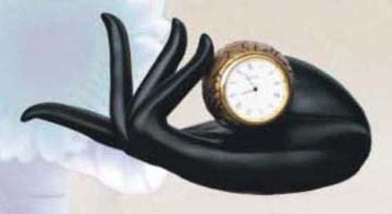 Декоративный сувенир "Рука с часами"